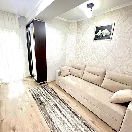Large Apartment !!!Ciuflea Str. Chişinǎu Buitenkant foto