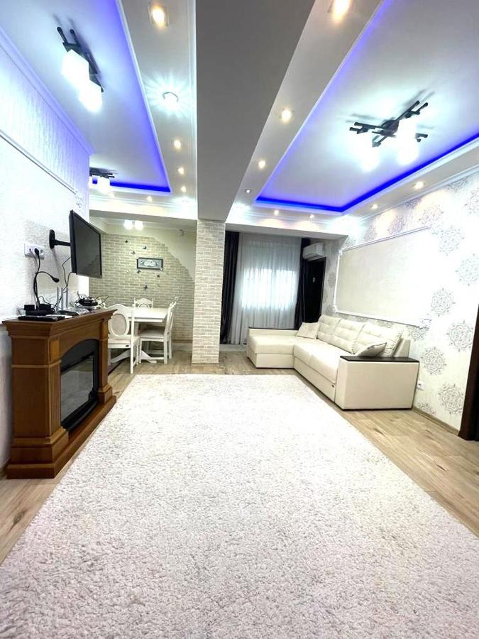 Large Apartment !!!Ciuflea Str. Chişinǎu Buitenkant foto