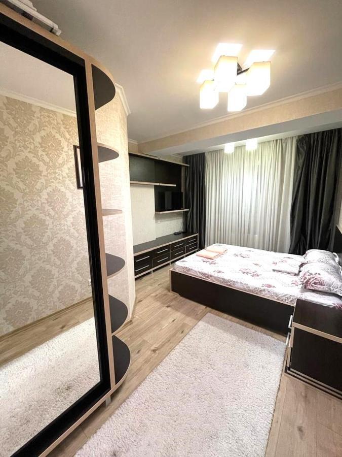 Large Apartment !!!Ciuflea Str. Chişinǎu Buitenkant foto