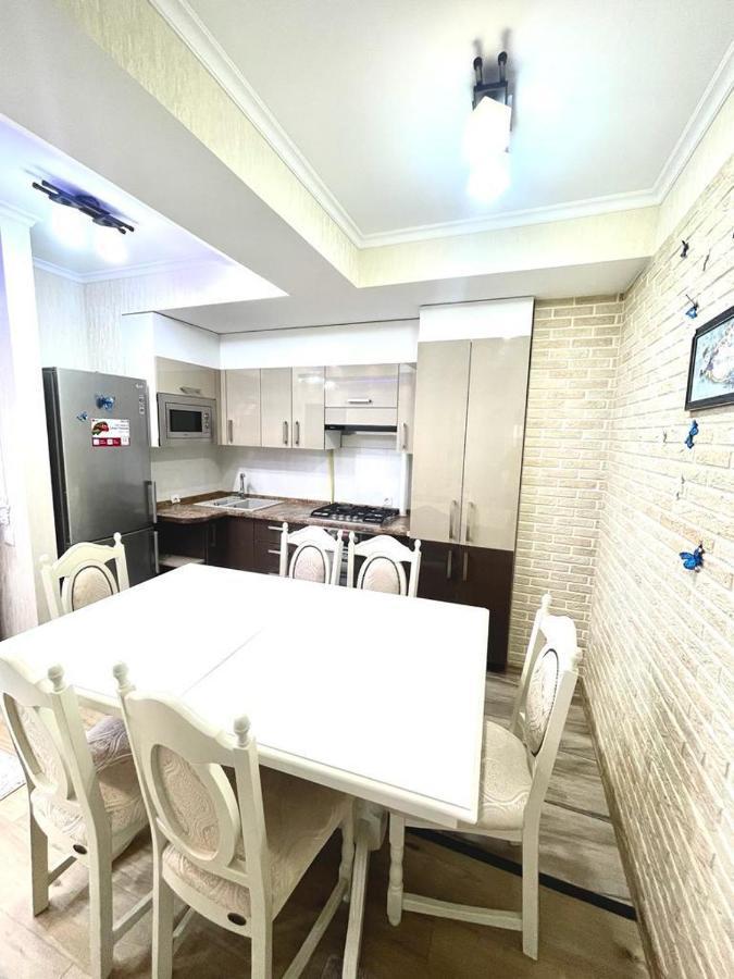Large Apartment !!!Ciuflea Str. Chişinǎu Buitenkant foto